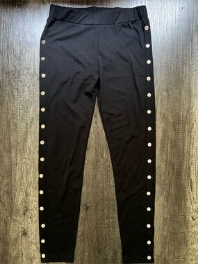 Black Snap-Trim Leggings